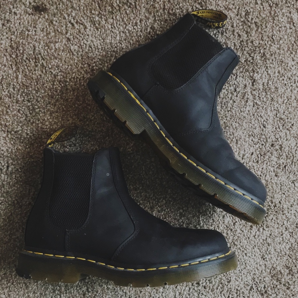 doc marten 2976 chelsea boots